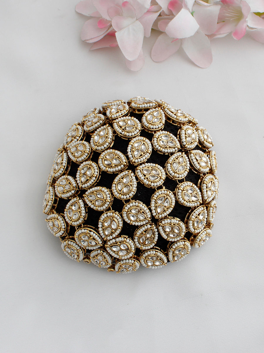 Sharvi Kundan Bun- gold 