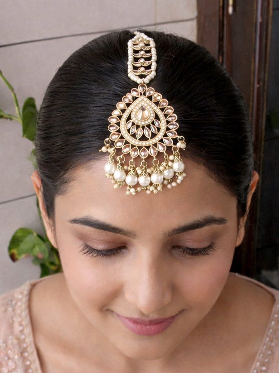 Yukti Maang Tikka