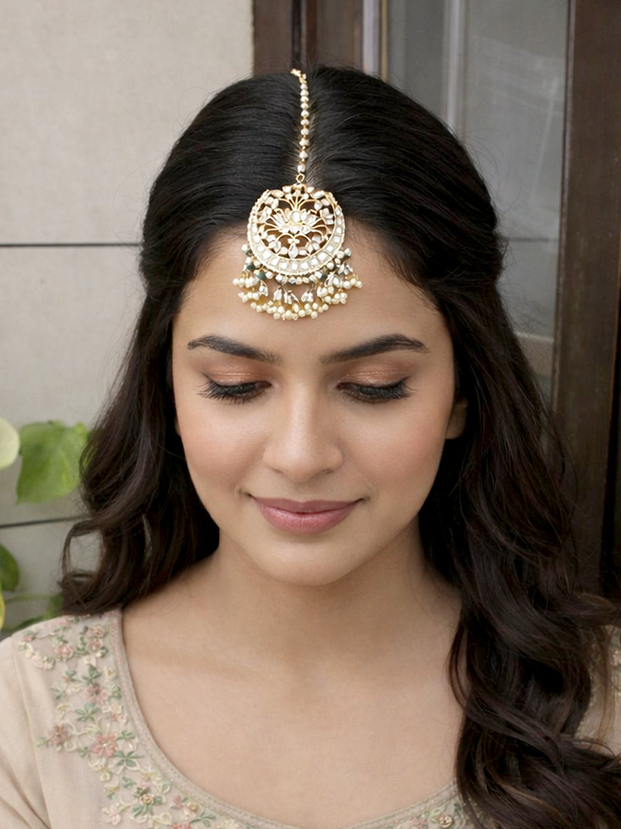 Urvashi Kundan Maang Tikka