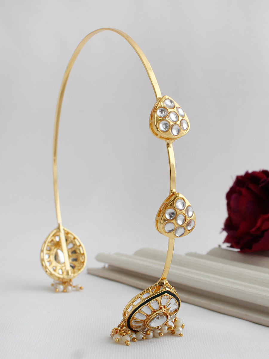 Anshika Pins Maang Tikka