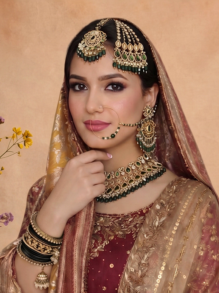 Nivika Bib Necklace Set
