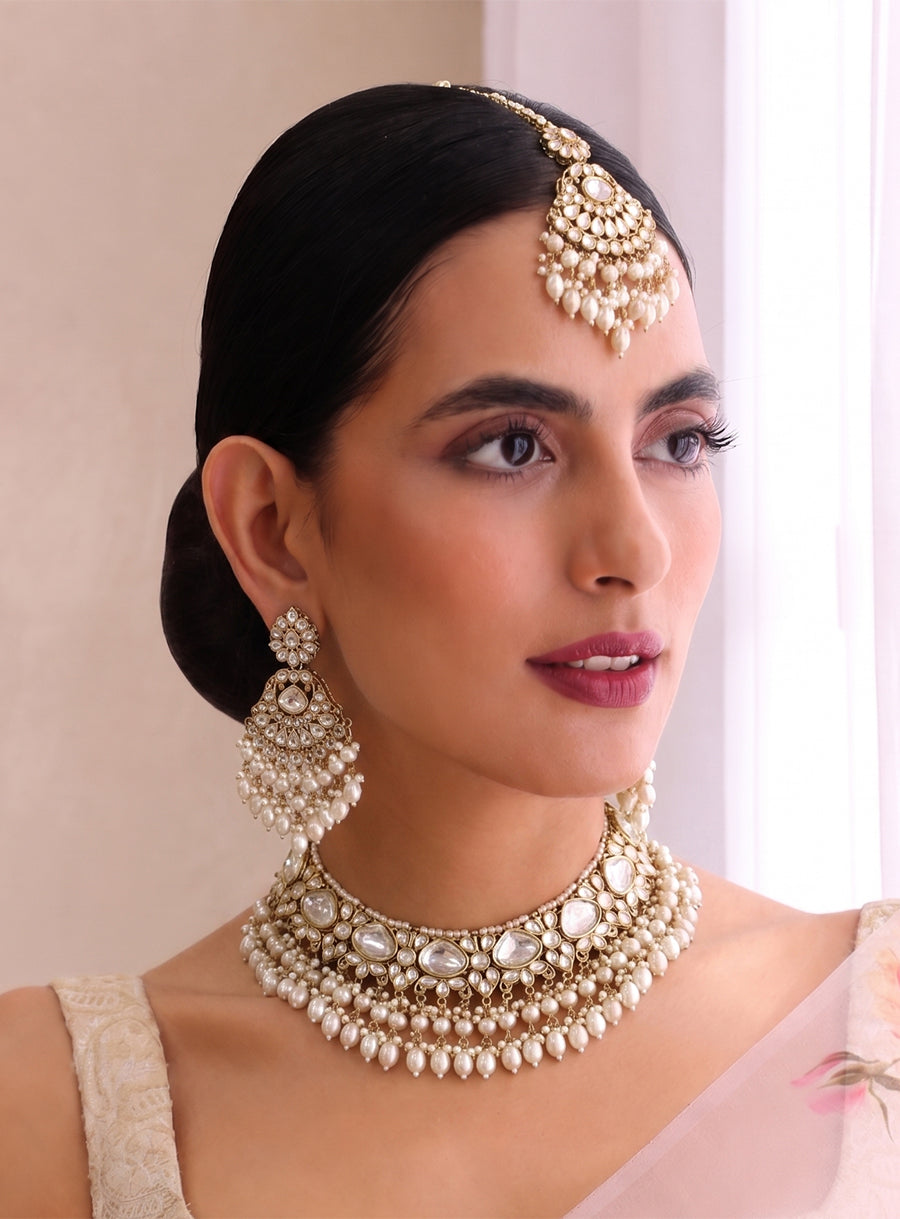 Avishi Bib Necklace Set-White